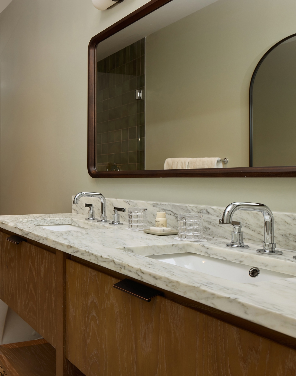 Nickel_Accomm_Bathroom_2Vanities
